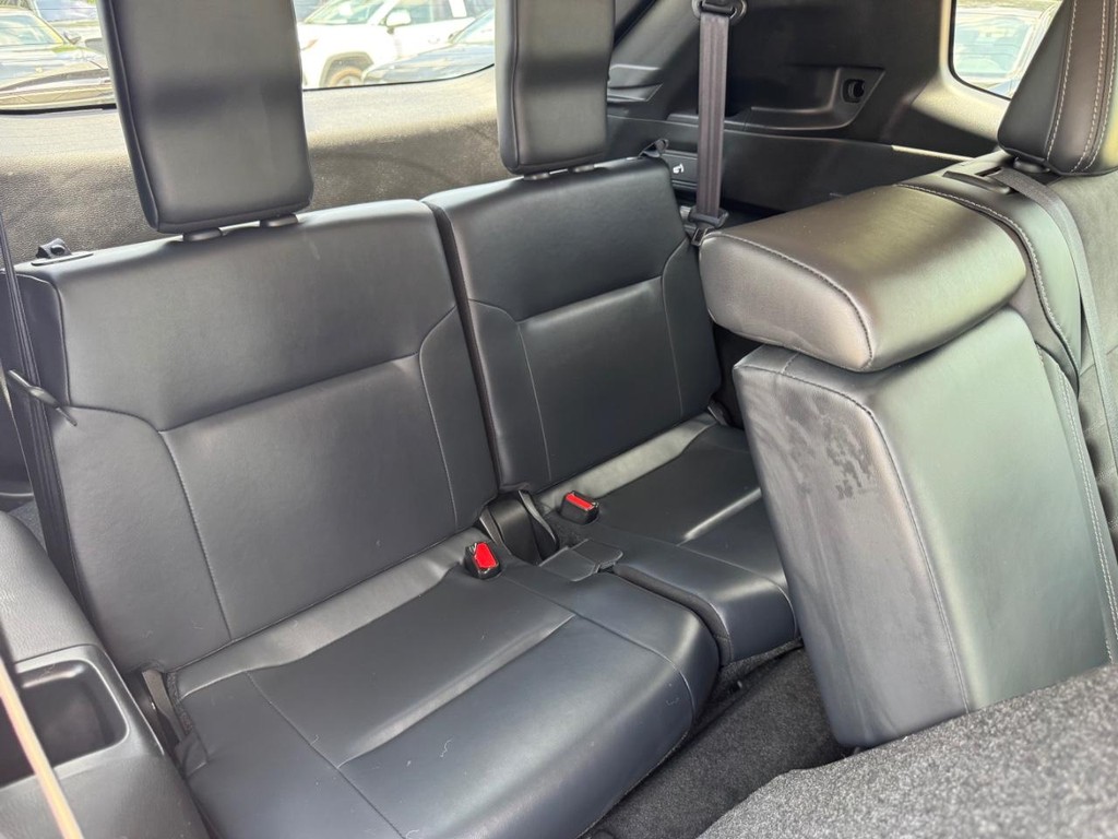 Mitsubishi Outlander Vehicle Full-screen Gallery Image 18