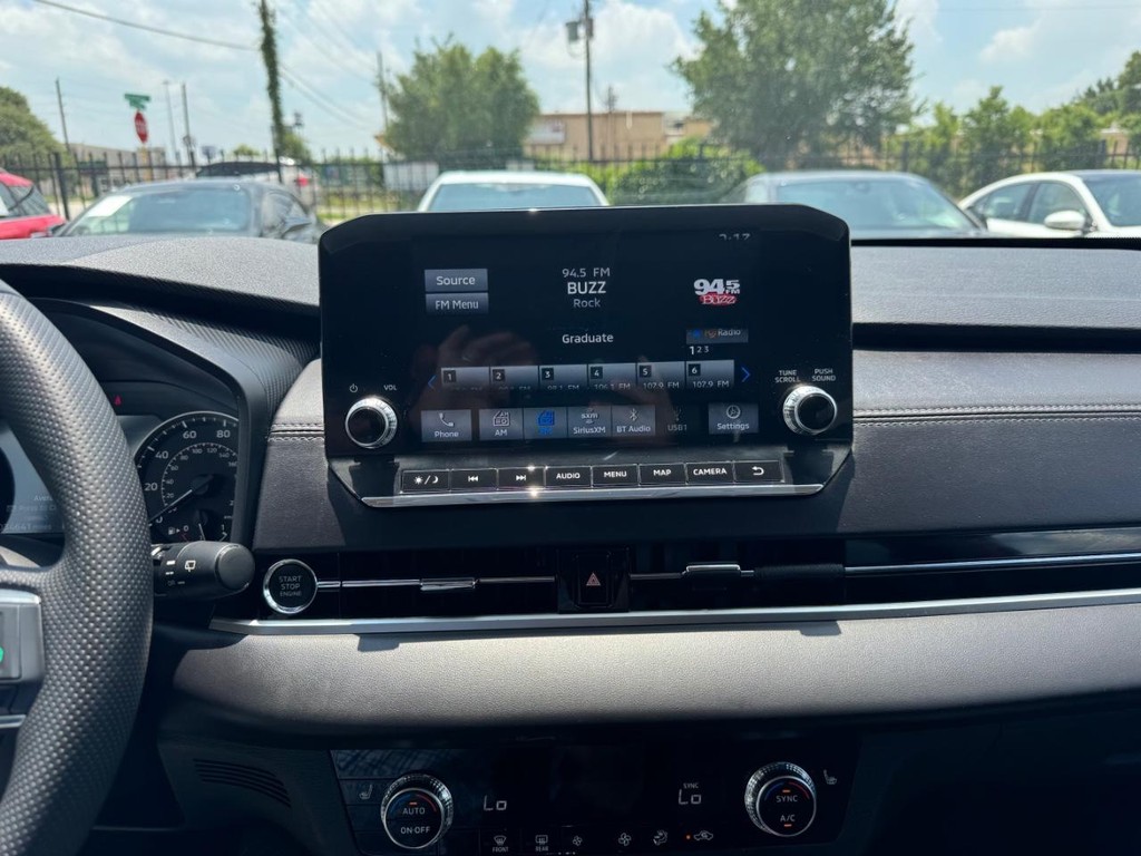 Mitsubishi Outlander Vehicle Full-screen Gallery Image 24