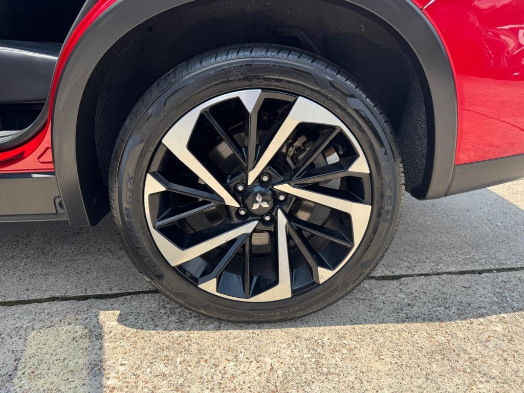 Mitsubishi Outlander Vehicle Full-screen Gallery Image 29