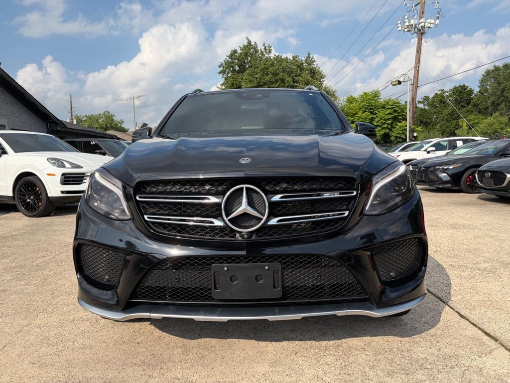 Mercedes-Benz GLE 43 AMG Vehicle Full-screen Gallery Image 02