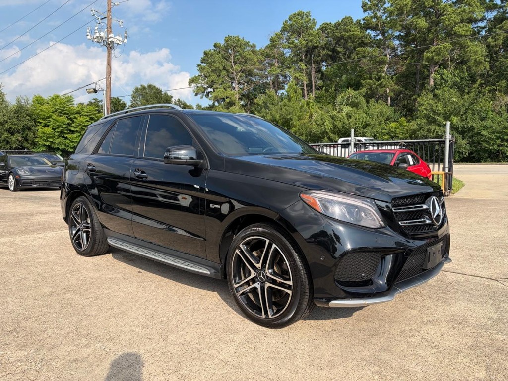 Mercedes-Benz GLE 43 AMG Vehicle Full-screen Gallery Image 04