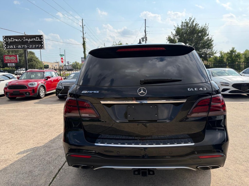 Mercedes-Benz GLE 43 AMG Vehicle Full-screen Gallery Image 07