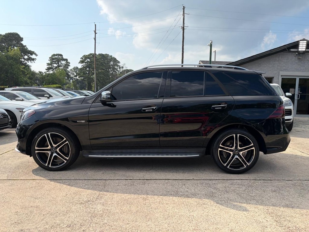 Mercedes-Benz GLE 43 AMG Vehicle Full-screen Gallery Image 09