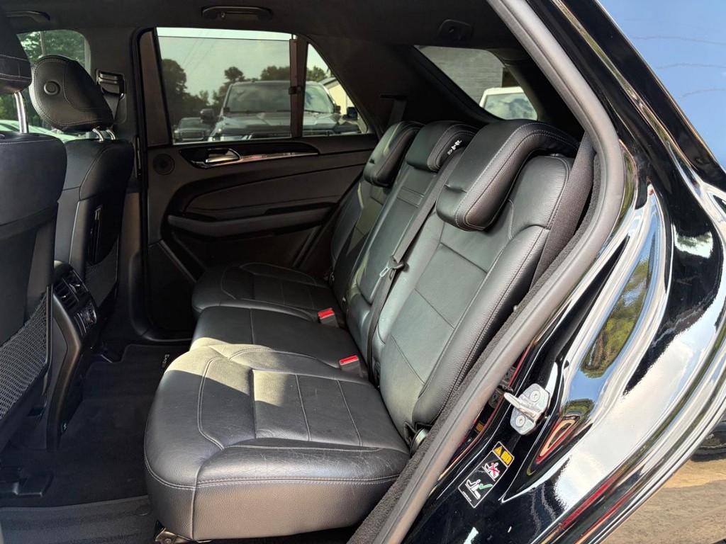 Mercedes-Benz GLE 43 AMG Vehicle Full-screen Gallery Image 18