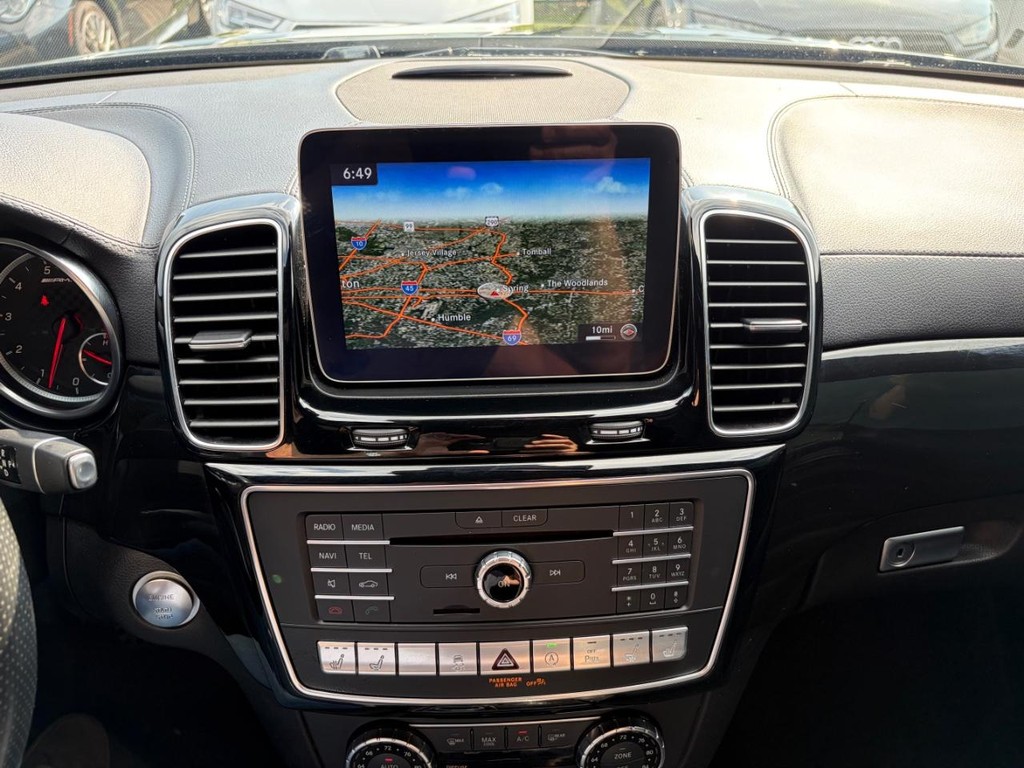 Mercedes-Benz GLE 43 AMG Vehicle Full-screen Gallery Image 22