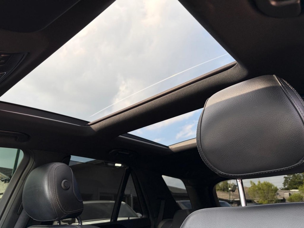 Mercedes-Benz GLE 43 AMG Vehicle Full-screen Gallery Image 27
