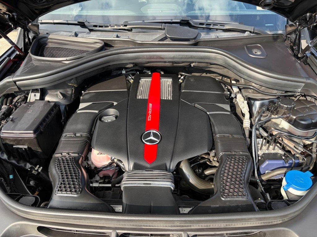 Mercedes-Benz GLE 43 AMG Vehicle Full-screen Gallery Image 29