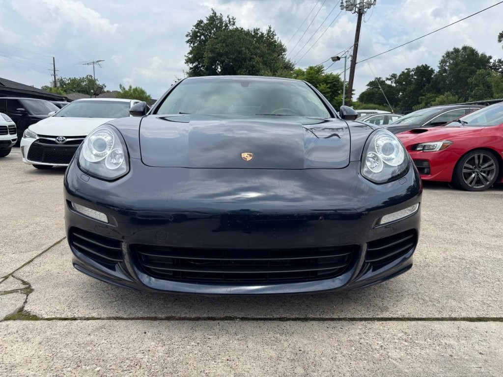 Porsche Panamera Vehicle Full-screen Gallery Image 02