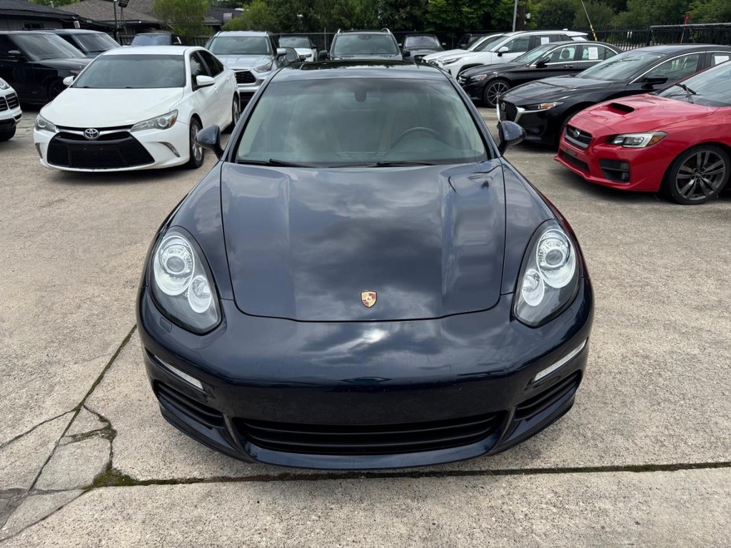 Porsche Panamera Vehicle Full-screen Gallery Image 03