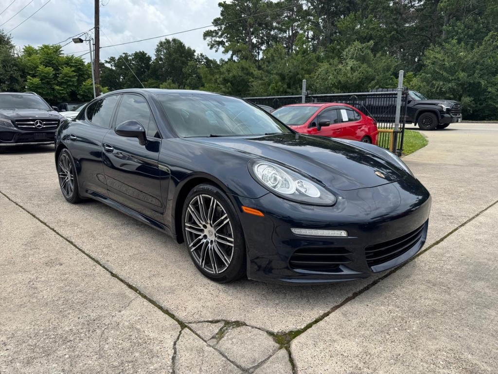Porsche Panamera Vehicle Full-screen Gallery Image 04