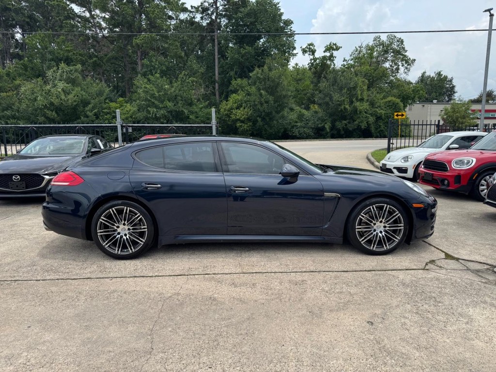 Porsche Panamera Vehicle Full-screen Gallery Image 05