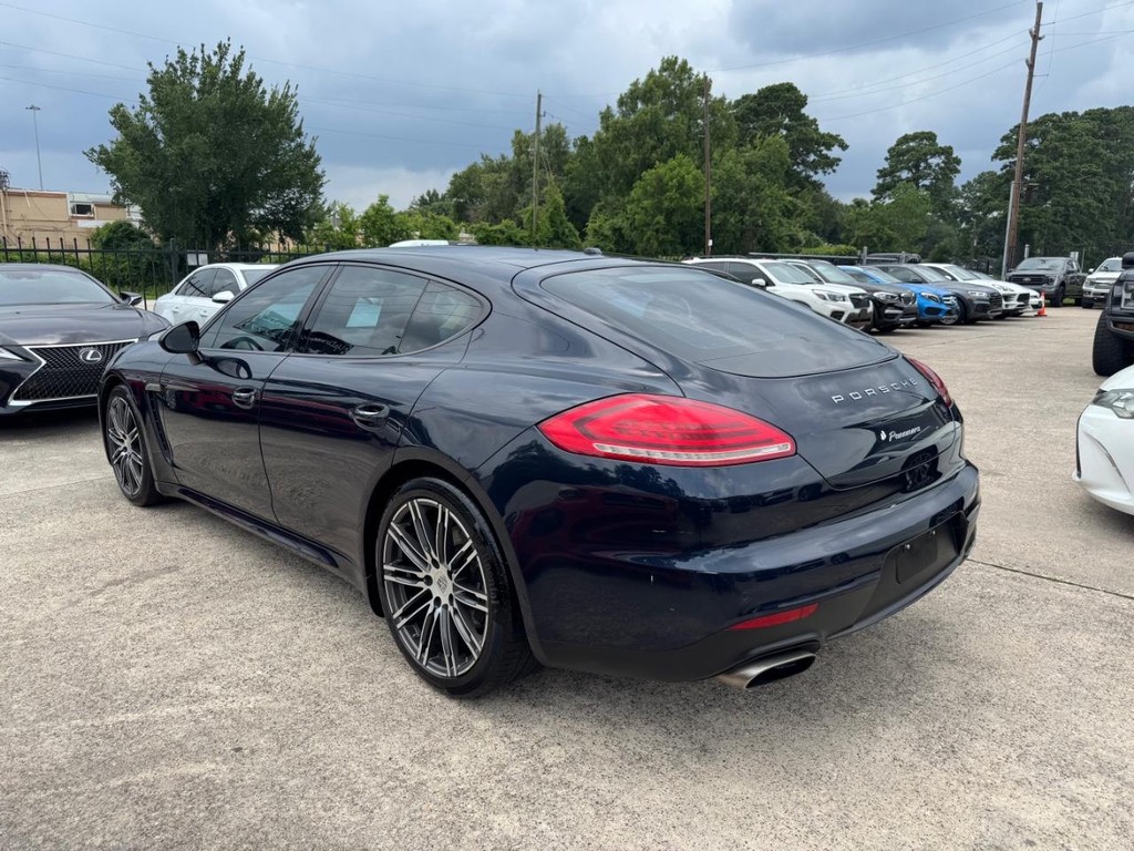 Porsche Panamera Vehicle Full-screen Gallery Image 08