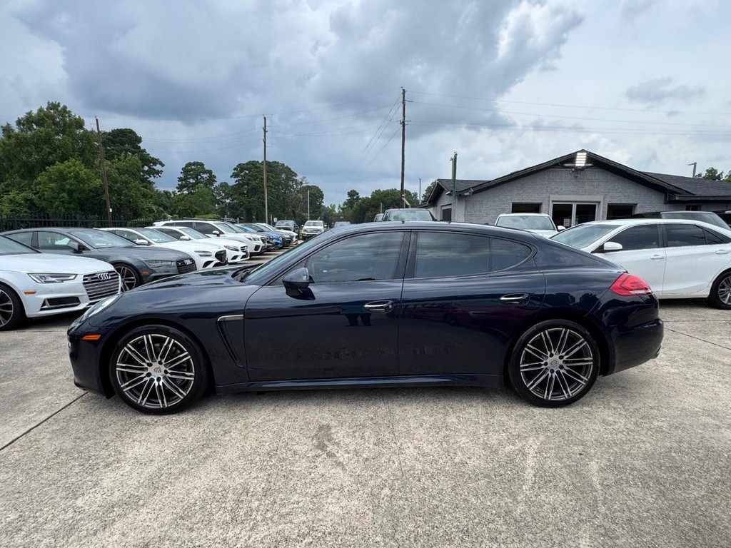 Porsche Panamera Vehicle Full-screen Gallery Image 09