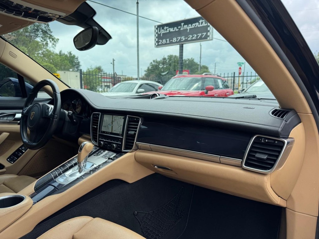 Porsche Panamera Vehicle Full-screen Gallery Image 13