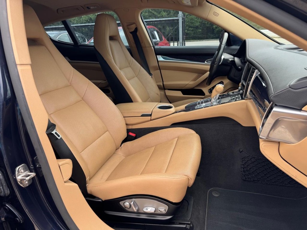 Porsche Panamera Vehicle Full-screen Gallery Image 14