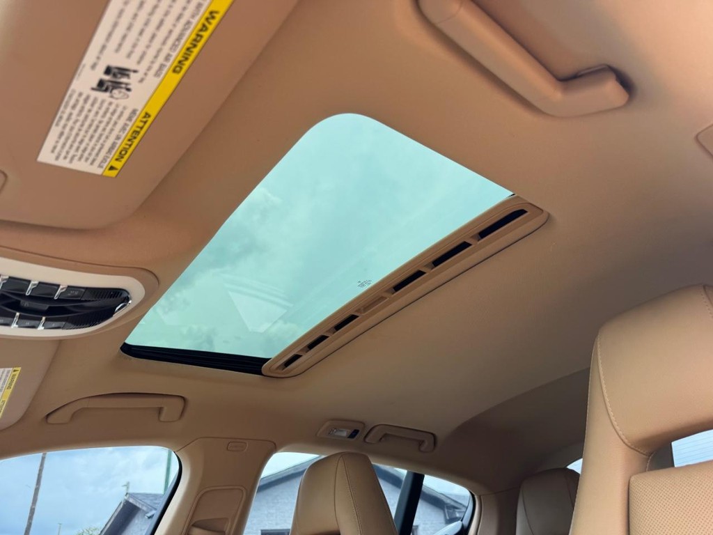 Porsche Panamera Vehicle Full-screen Gallery Image 27