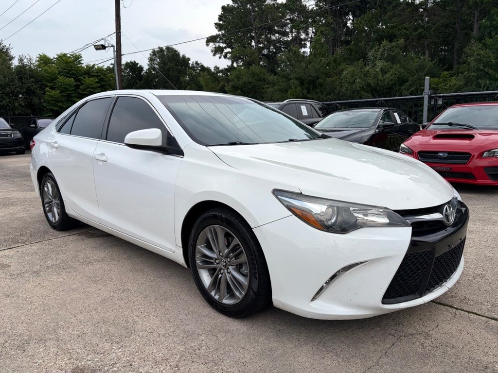 Toyota Camry Vehicle Full-screen Gallery Image 04