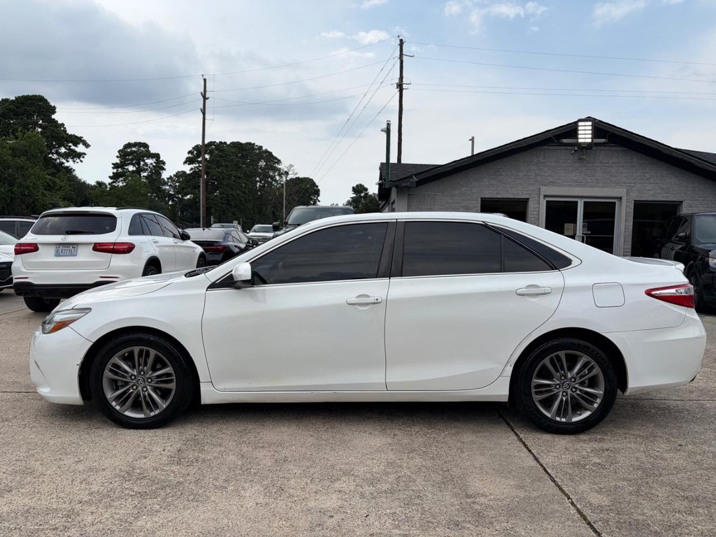 Toyota Camry Vehicle Full-screen Gallery Image 09