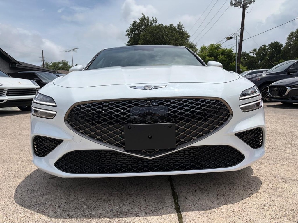 Genesis G70 Vehicle Full-screen Gallery Image 02