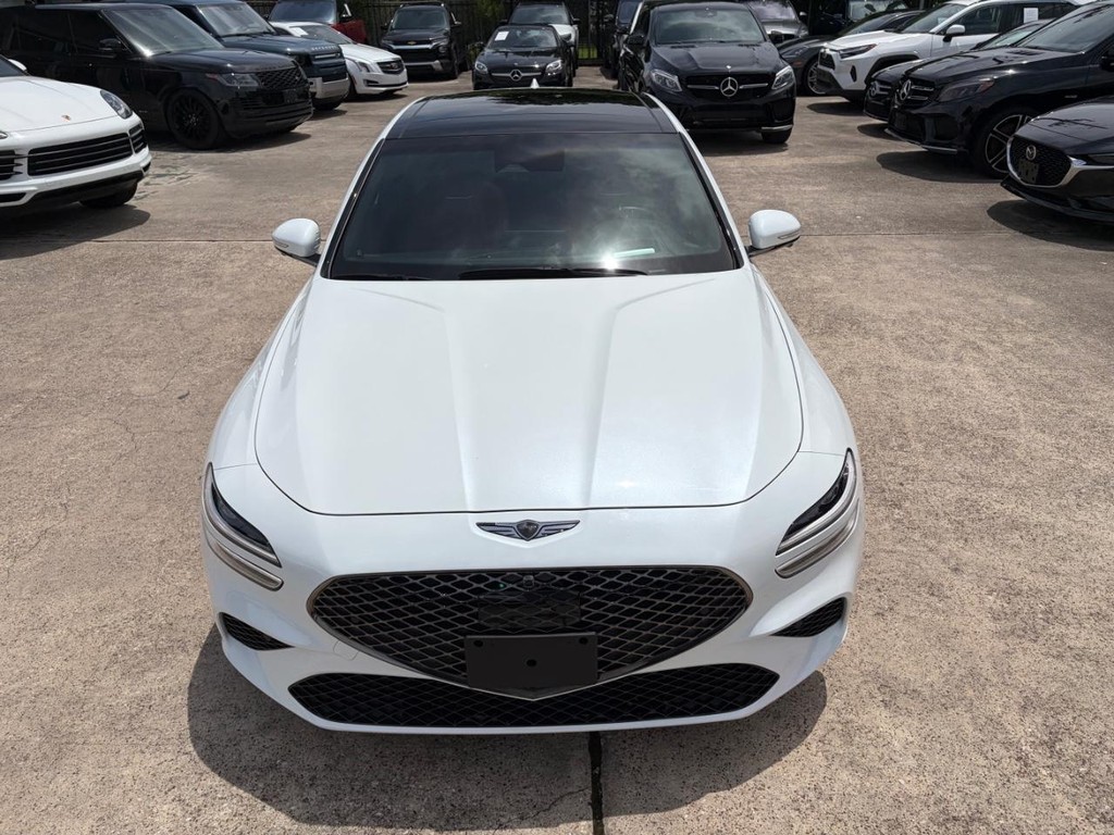 Genesis G70 Vehicle Full-screen Gallery Image 03