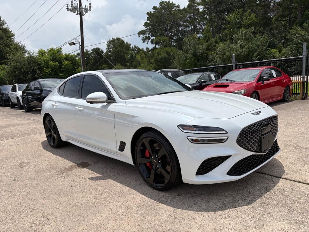 Genesis G70 Vehicle Full-screen Gallery Image 04