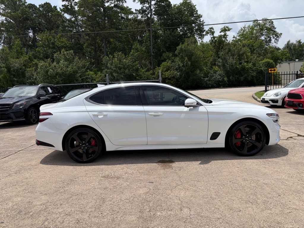 Genesis G70 Vehicle Full-screen Gallery Image 05