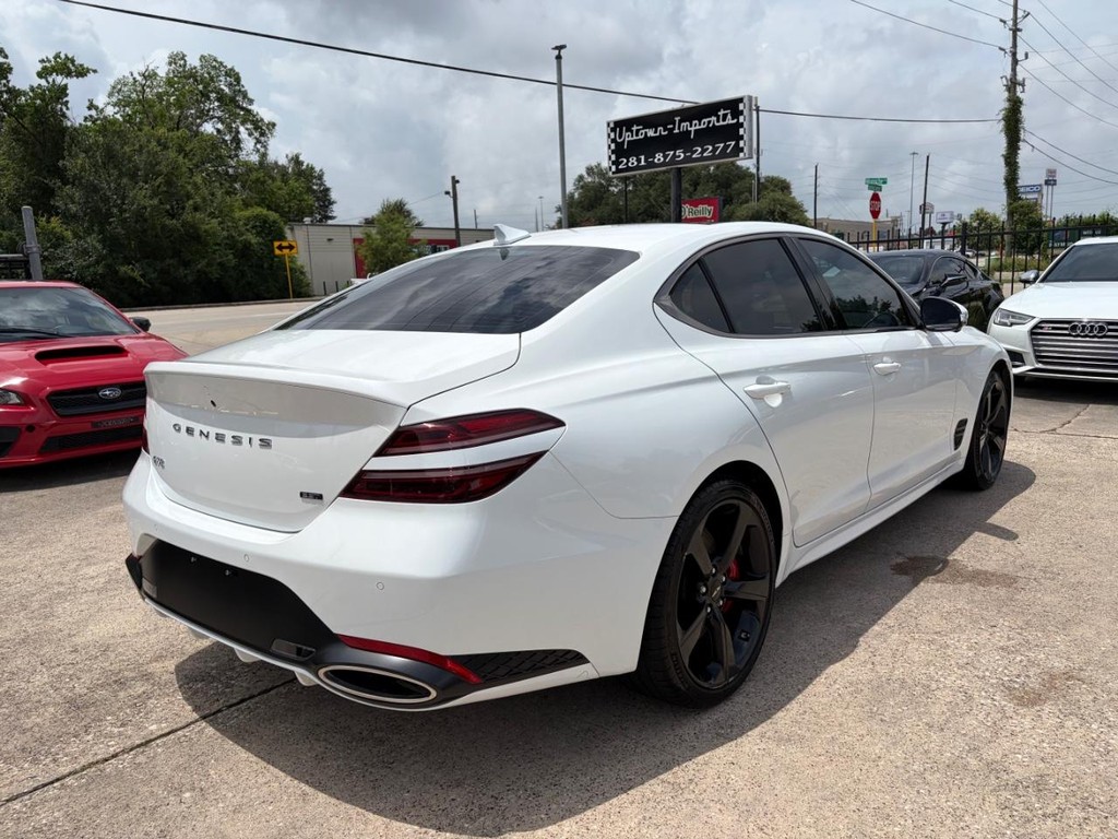 Genesis G70 Vehicle Full-screen Gallery Image 06