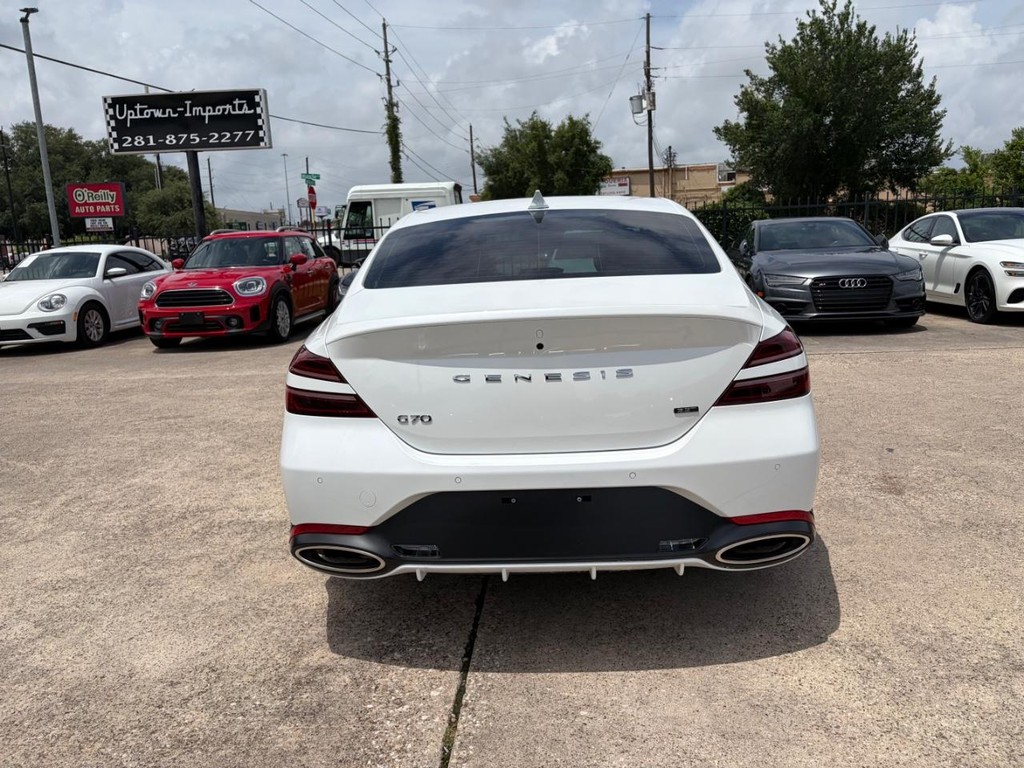 Genesis G70 Vehicle Full-screen Gallery Image 07
