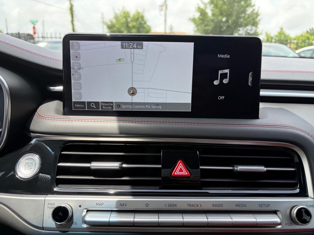 Genesis G70 Vehicle Full-screen Gallery Image 22