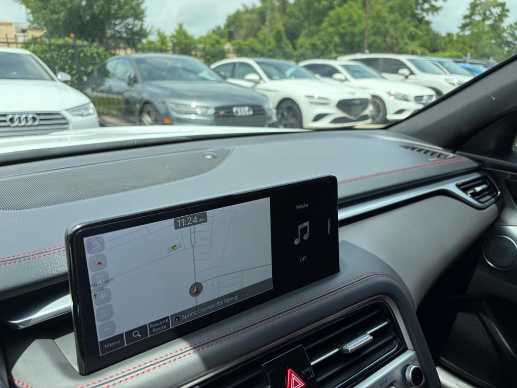 Genesis G70 Vehicle Full-screen Gallery Image 26