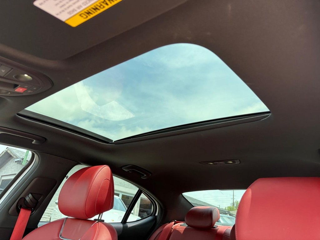 Genesis G70 Vehicle Full-screen Gallery Image 27
