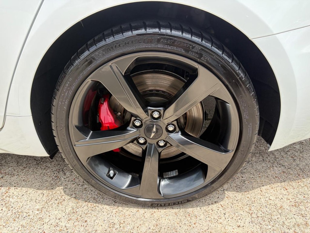 Genesis G70 Vehicle Full-screen Gallery Image 28