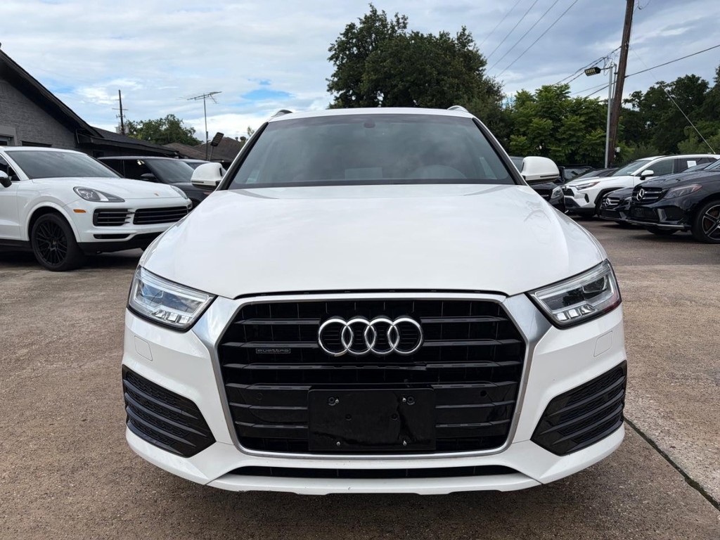 Audi Q3 Vehicle Full-screen Gallery Image 02