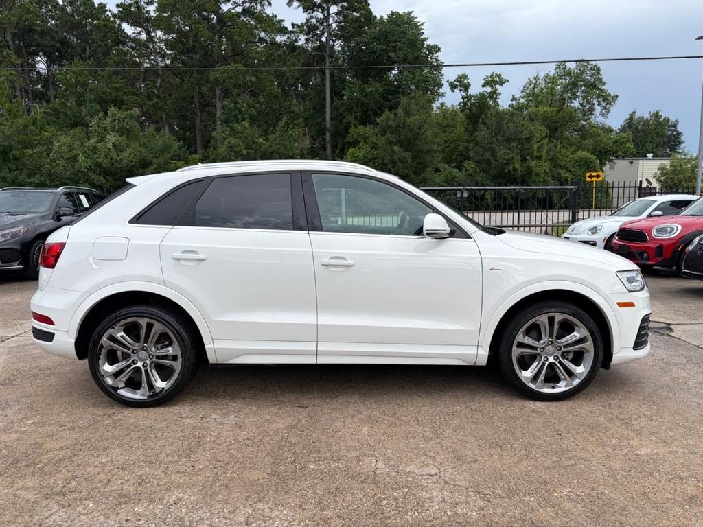 Audi Q3 Vehicle Full-screen Gallery Image 05