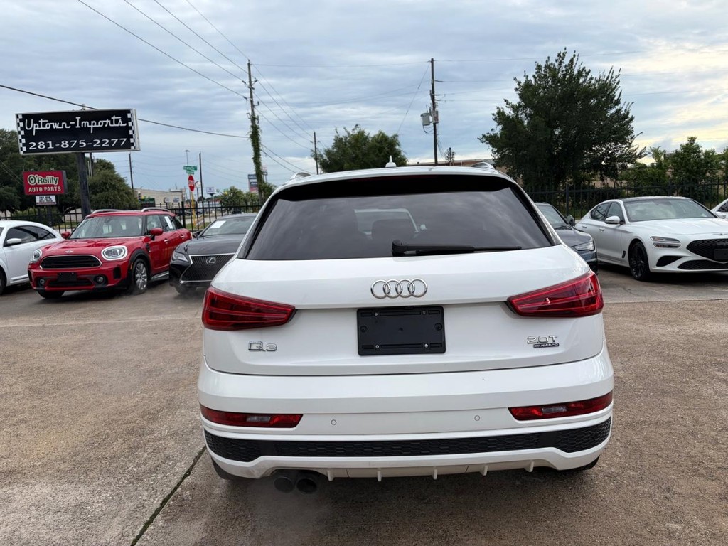 Audi Q3 Vehicle Full-screen Gallery Image 07