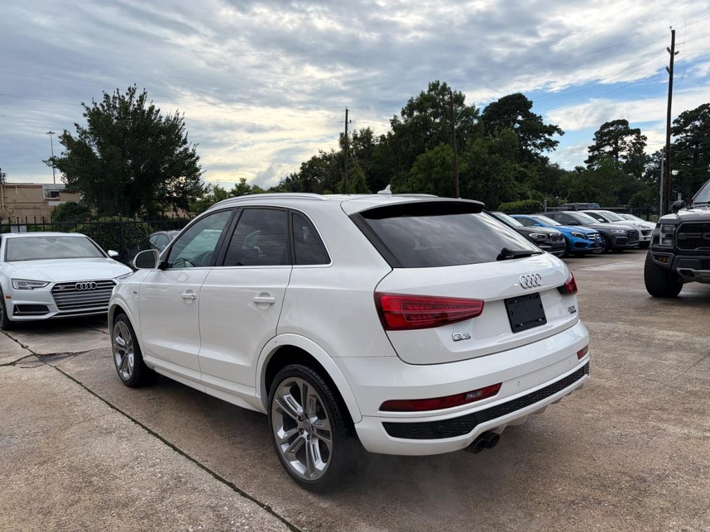 Audi Q3 Vehicle Full-screen Gallery Image 08