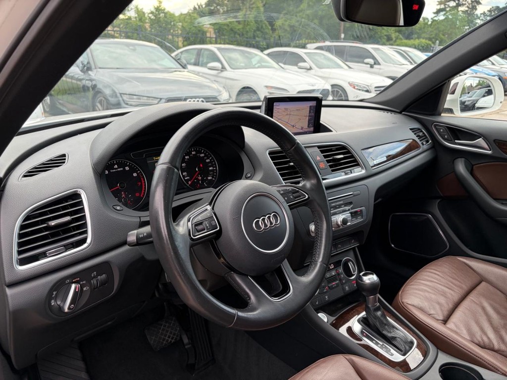 Audi Q3 Vehicle Full-screen Gallery Image 10