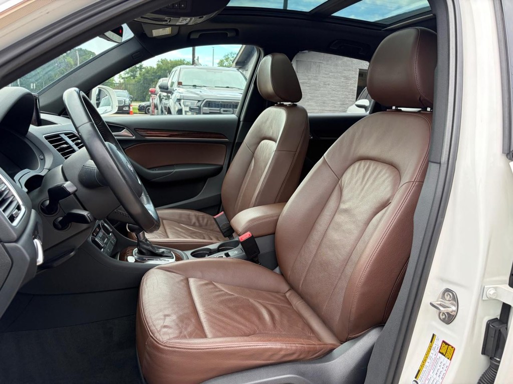 Audi Q3 Vehicle Full-screen Gallery Image 11