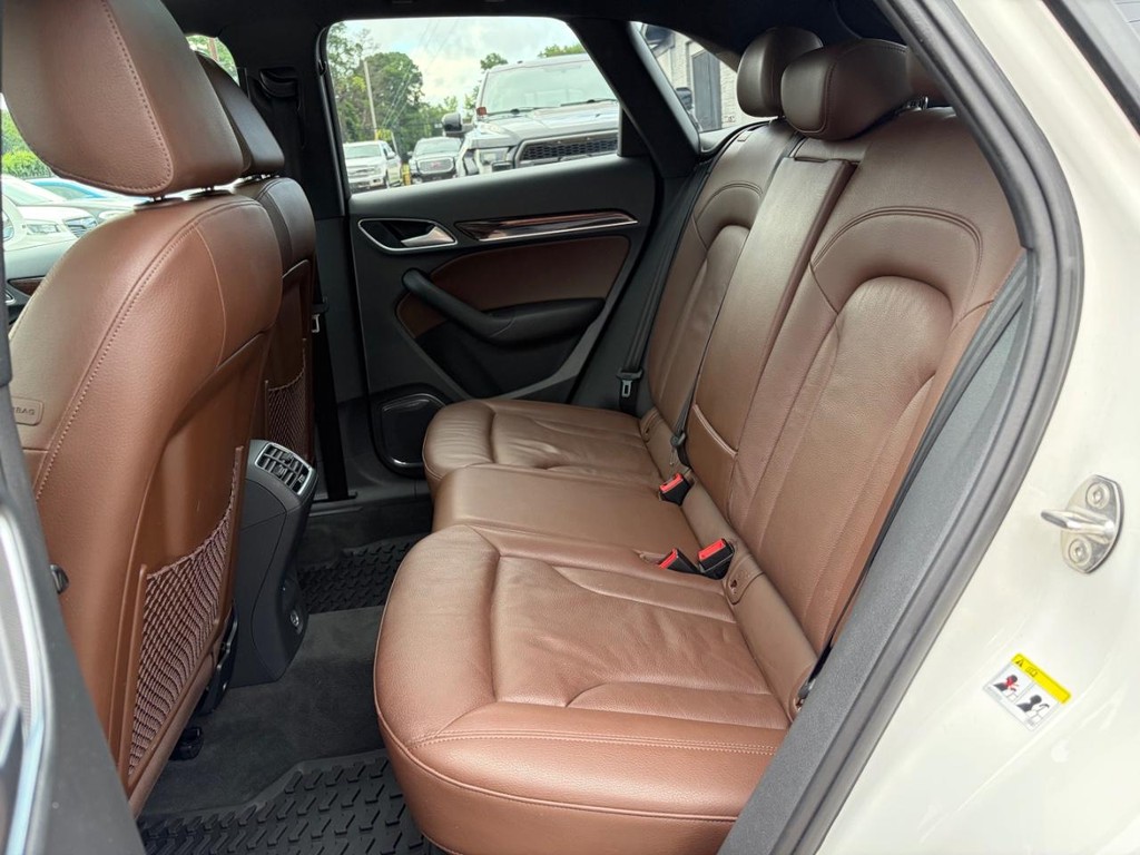 Audi Q3 Vehicle Full-screen Gallery Image 18