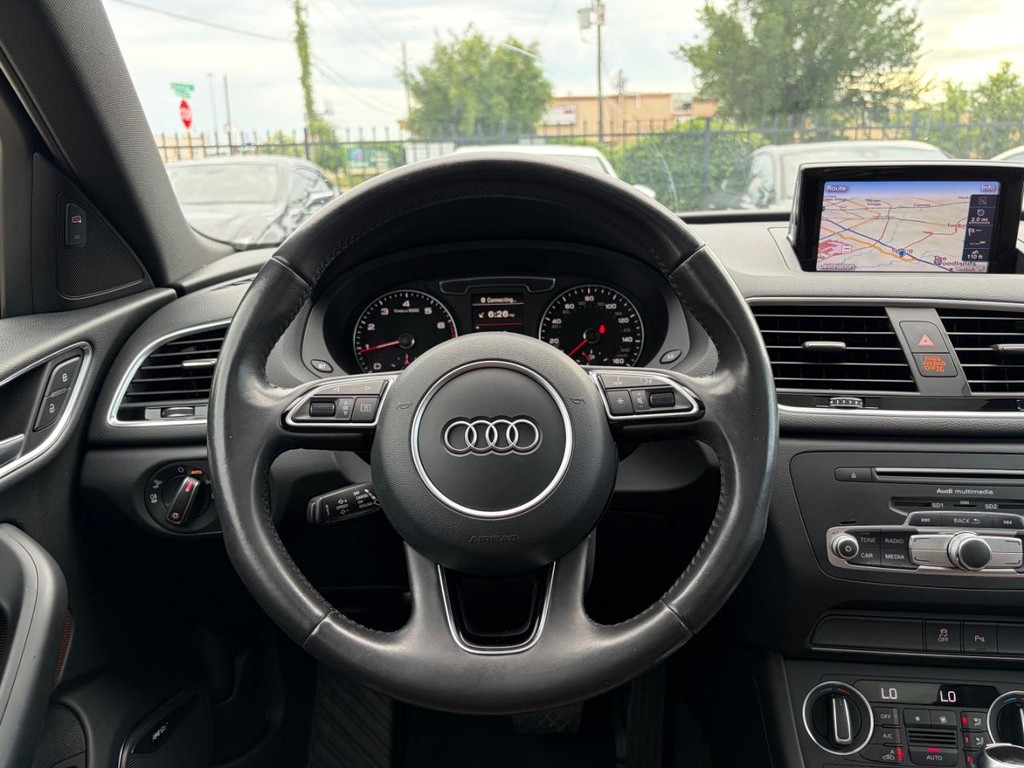 Audi Q3 Vehicle Full-screen Gallery Image 20