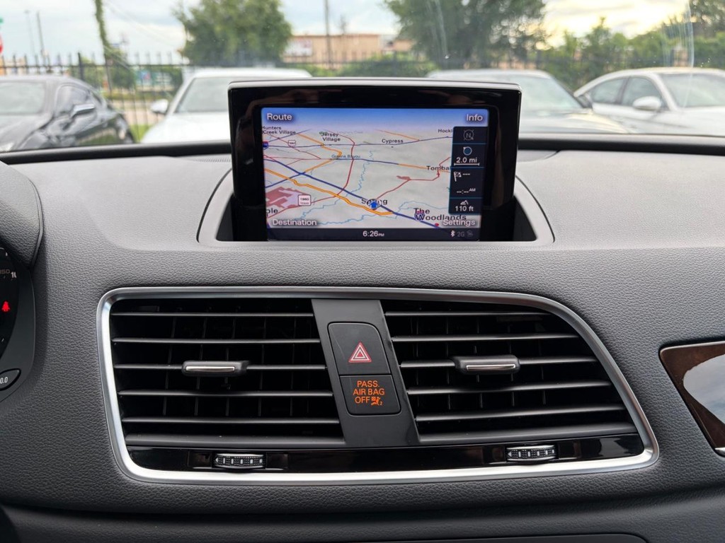 Audi Q3 Vehicle Full-screen Gallery Image 22