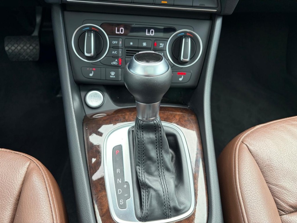 Audi Q3 Vehicle Full-screen Gallery Image 25