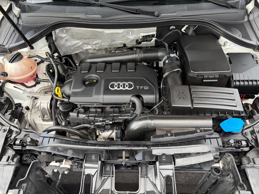 Audi Q3 Vehicle Full-screen Gallery Image 29