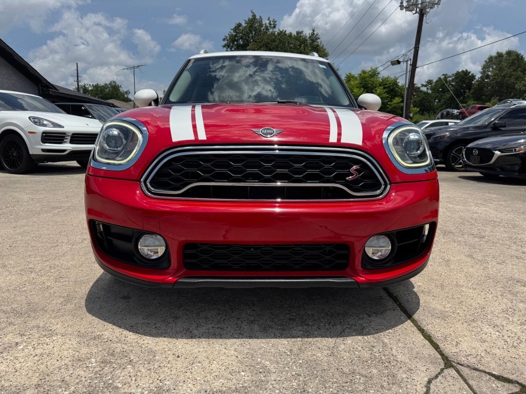 MINI Countryman Vehicle Full-screen Gallery Image 02