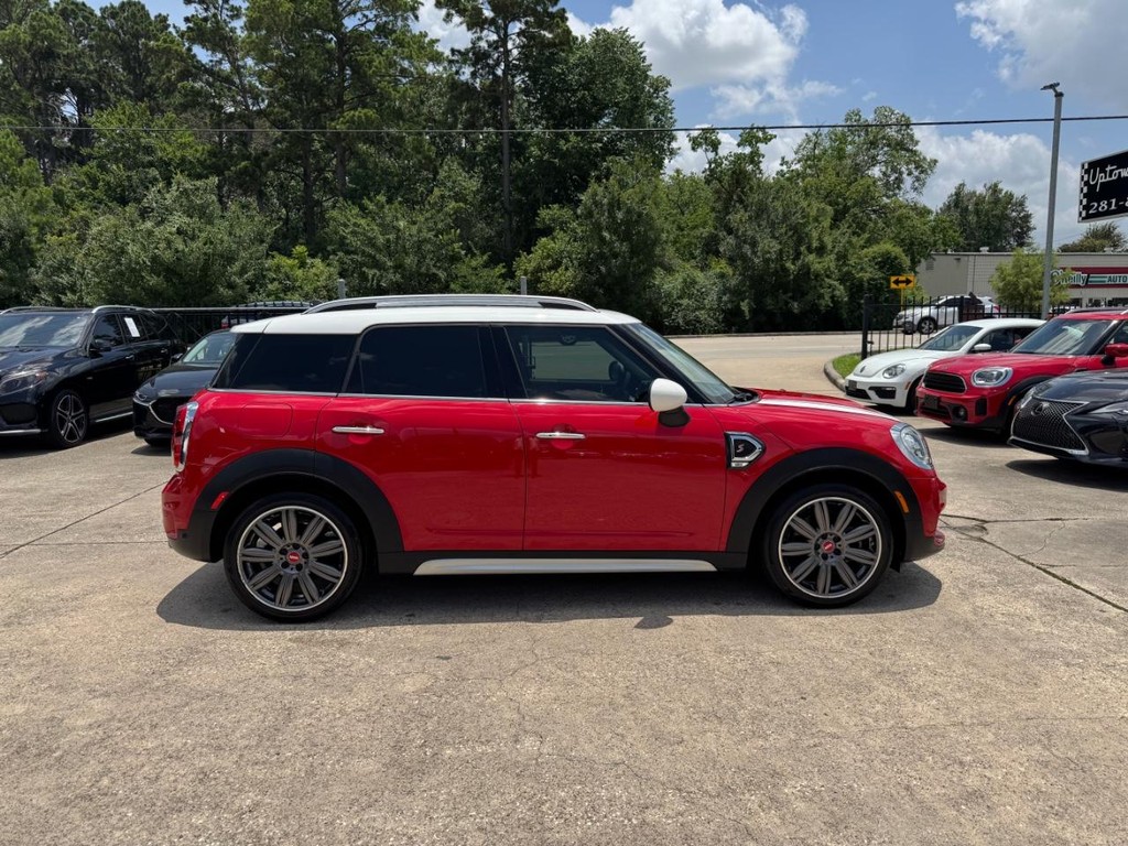 MINI Countryman Vehicle Full-screen Gallery Image 05