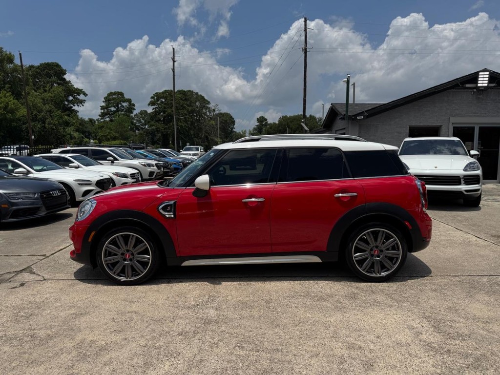 MINI Countryman Vehicle Full-screen Gallery Image 09