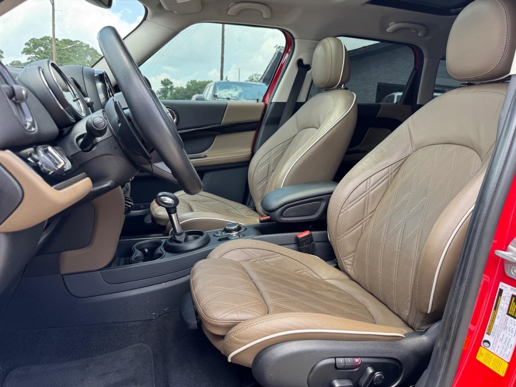 MINI Countryman Vehicle Full-screen Gallery Image 11