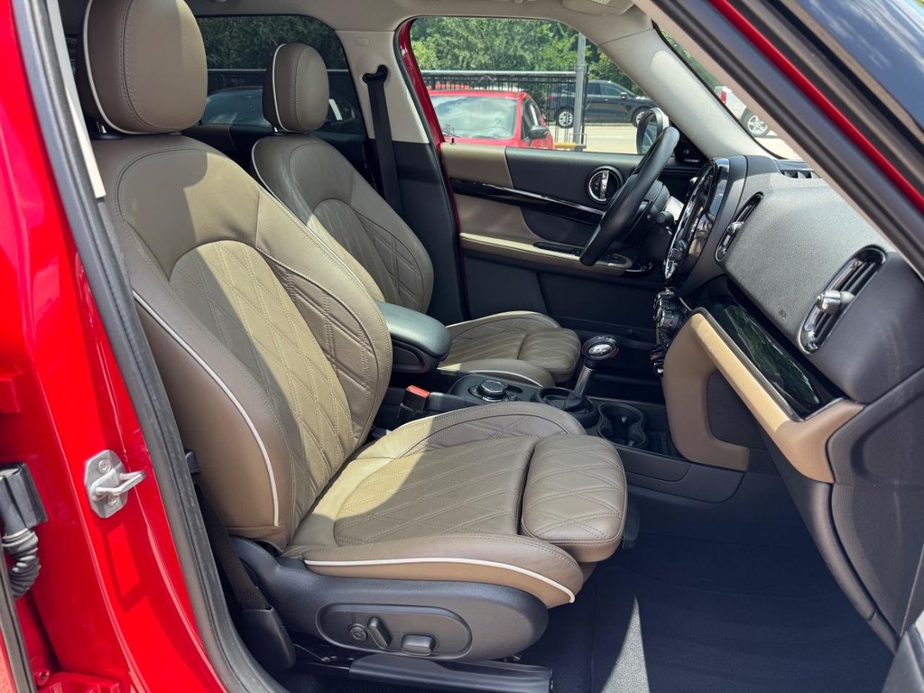 MINI Countryman Vehicle Full-screen Gallery Image 14