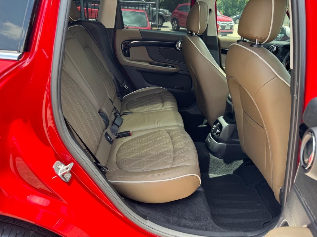 MINI Countryman Vehicle Full-screen Gallery Image 16