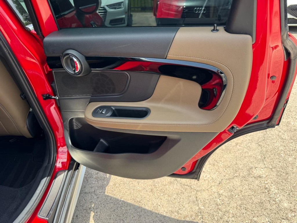 MINI Countryman Vehicle Full-screen Gallery Image 17